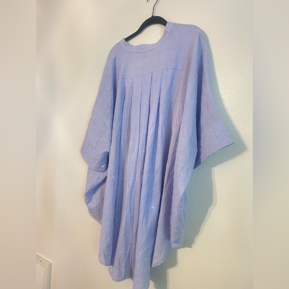 Davi & Dani Rhinestone
Pleat Back Short Sleeve
Loose Fit Shirt - Picture 10 of 12